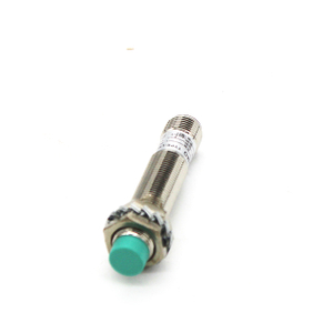 Sensor de proximidad inductivo de metal tipo conector cilíndrico IP67 LM12-3004PCT3 